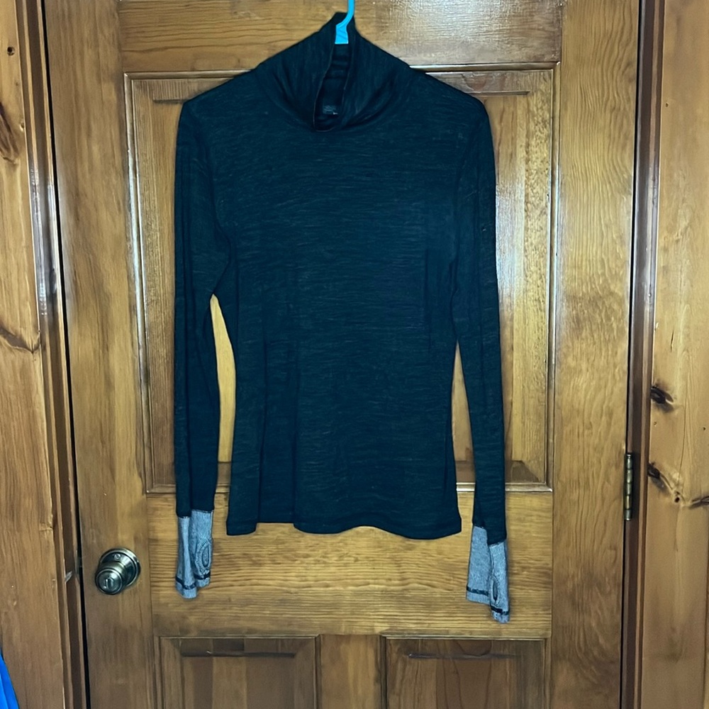 Prana Long Sleeve Turtleneck Wool Blend Layering Top thumb holes Size Large